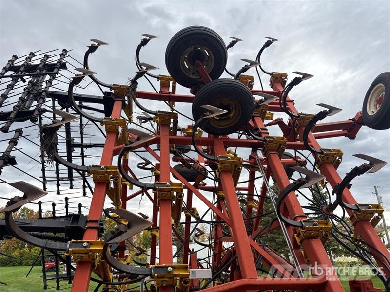 Bourgault 8810 40 ft Cultivator Kultivatori