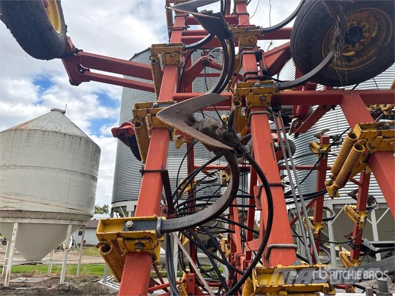 Bourgault 8810 40 ft Cultivator Kultivatori