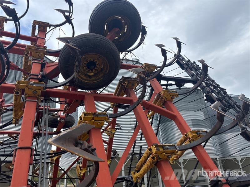 Bourgault 8810 40 ft Cultivator Kultivatori