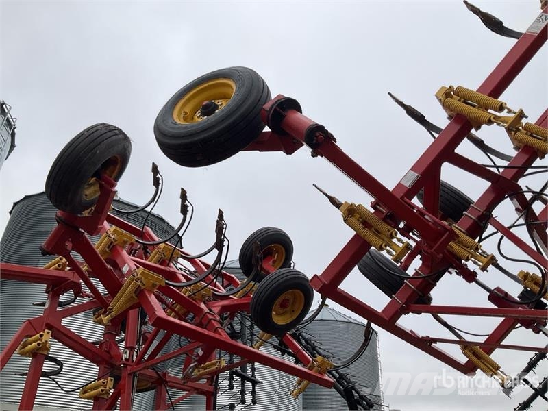 Bourgault 9400 54 ft Cultivator Coltivatori