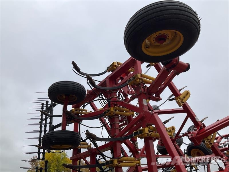 Bourgault 9400 54 ft Cultivator Coltivatori