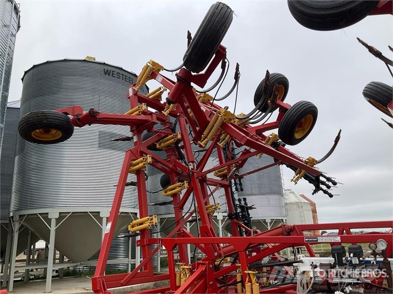 Bourgault 9400 54 ft Cultivator Coltivatori