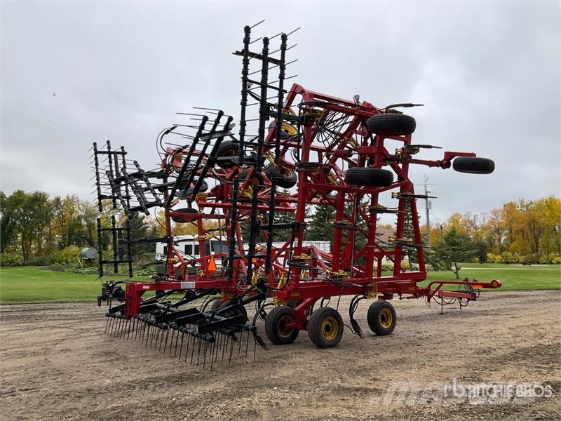 Bourgault 9400 54 ft Cultivator Coltivatori