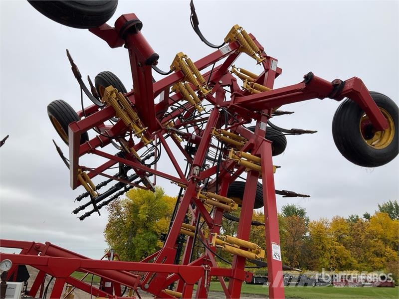 Bourgault 9400 54 ft Cultivator Coltivatori