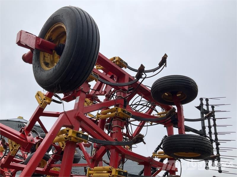Bourgault 9400 54 ft Cultivator Coltivatori