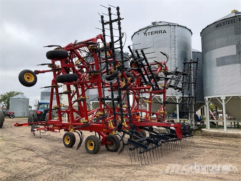 Bourgault 9400 54 ft Cultivator Coltivatori