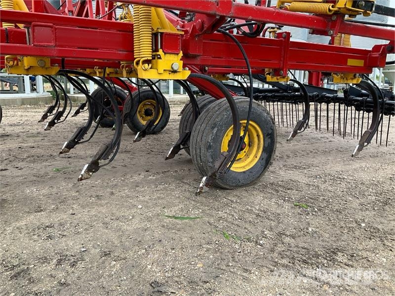 Bourgault 9400 54 ft Cultivator Coltivatori