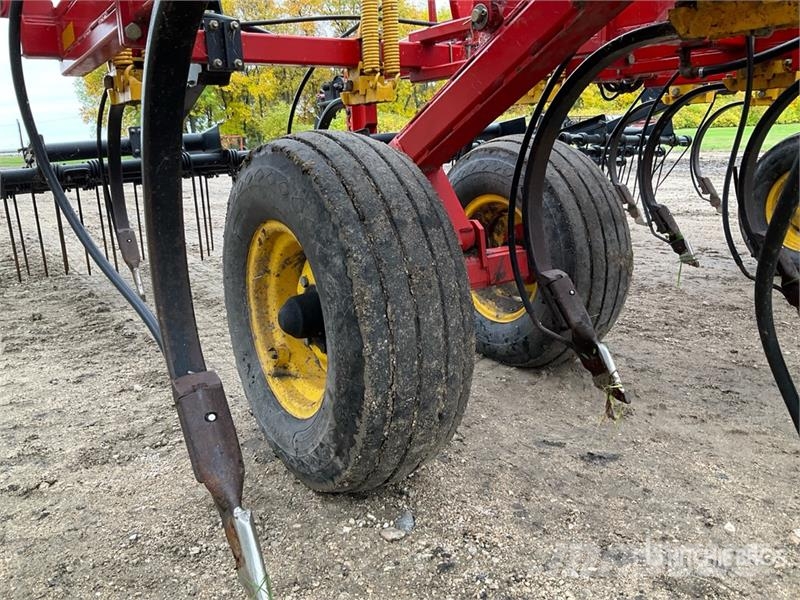 Bourgault 9400 54 ft Cultivator Coltivatori