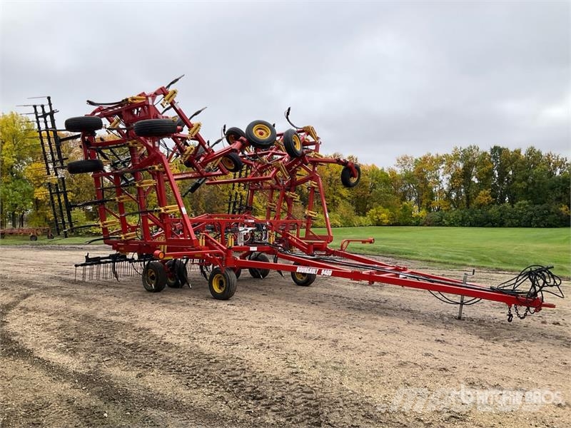 Bourgault 9400 54 ft Cultivator Coltivatori