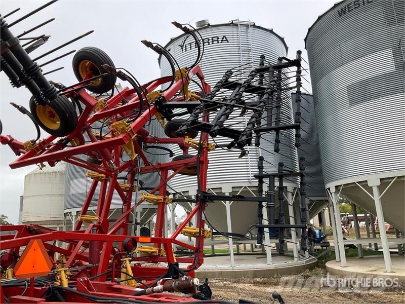 Bourgault 9400 54 ft Cultivator Coltivatori