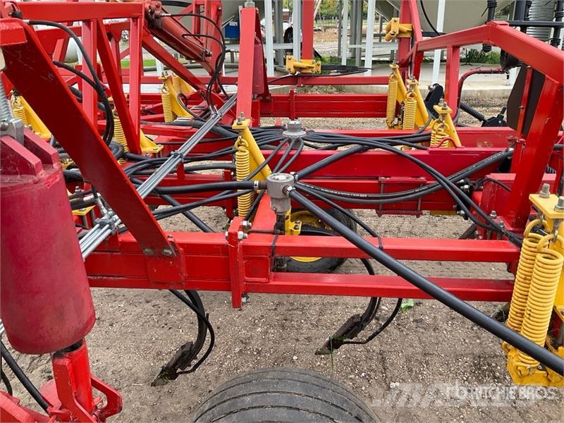 Bourgault 9400 54 ft Cultivator Coltivatori