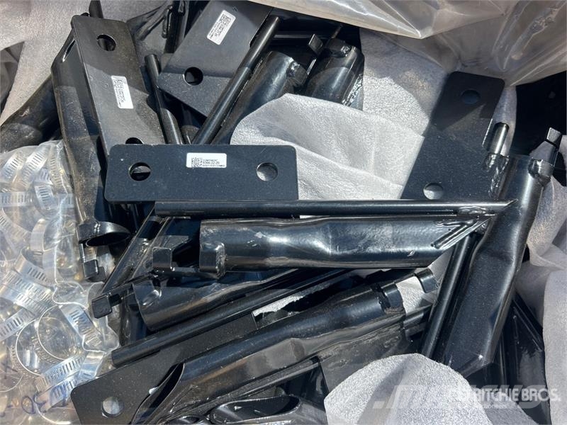 Bourgault Air Seeder Parts, Mounting Brackets & Hose Clamps مكونات أخرى
