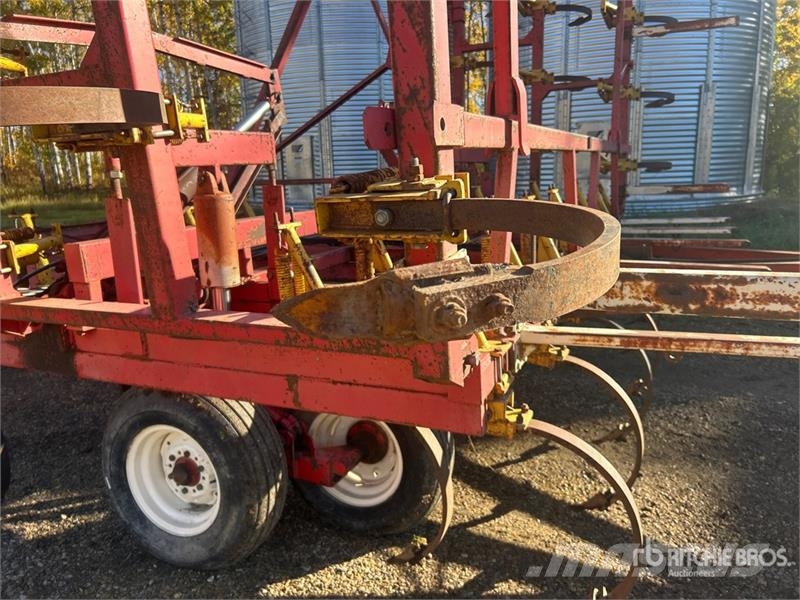Bourgault Commander 46-50 50 ft Chisel Plow Chisel ploughs