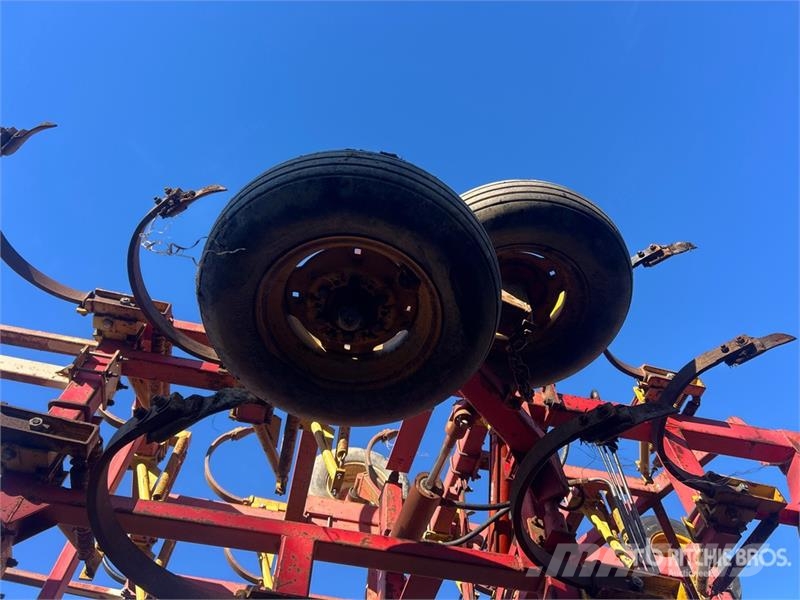 Bourgault Commander 46-50 50 ft Chisel Plow Chisel ploughs