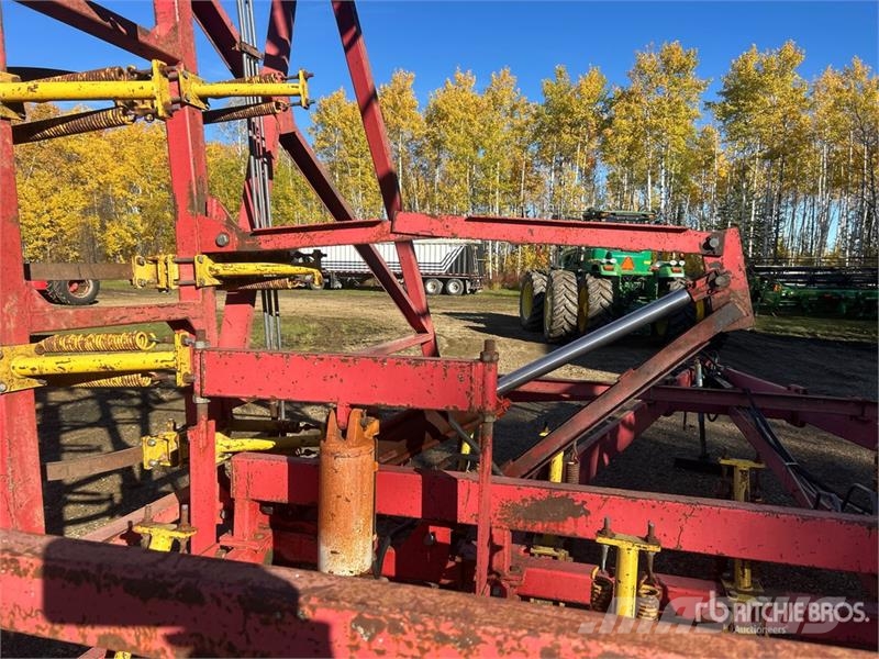 Bourgault Commander 46-50 50 ft Chisel Plow Chisel ploughs