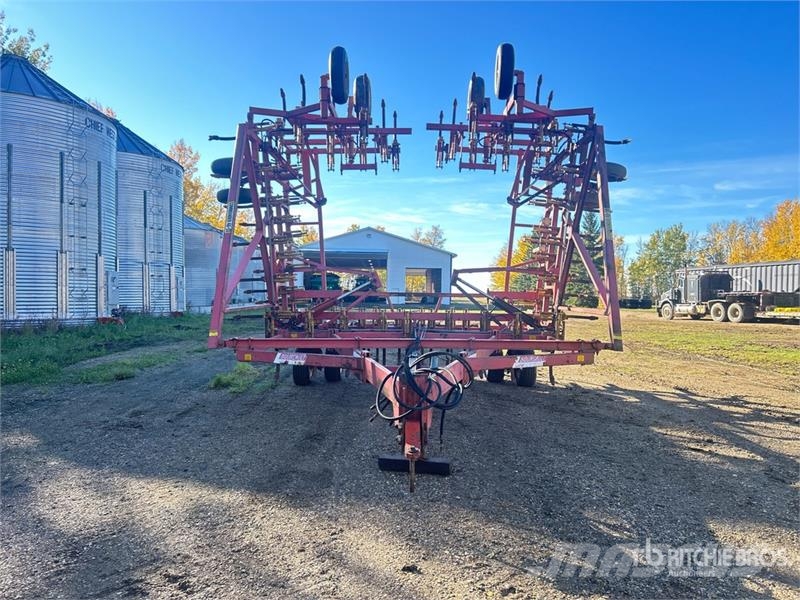 Bourgault Commander 46-50 50 ft Chisel Plow Chisel ploughs