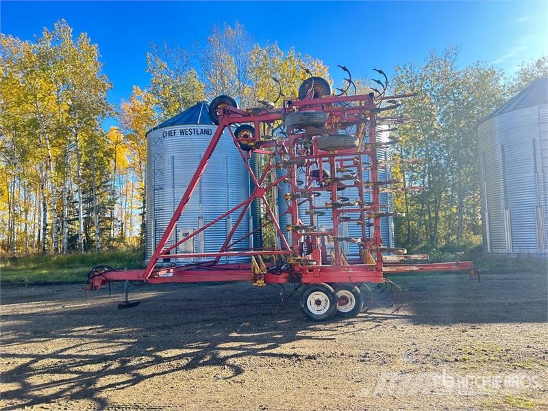Bourgault Commander 46-50 50 ft Chisel Plow Chisel ploughs