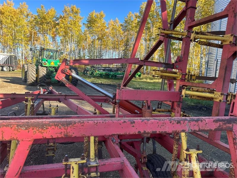 Bourgault Commander 46-50 50 ft Chisel Plow Chisel ploughs