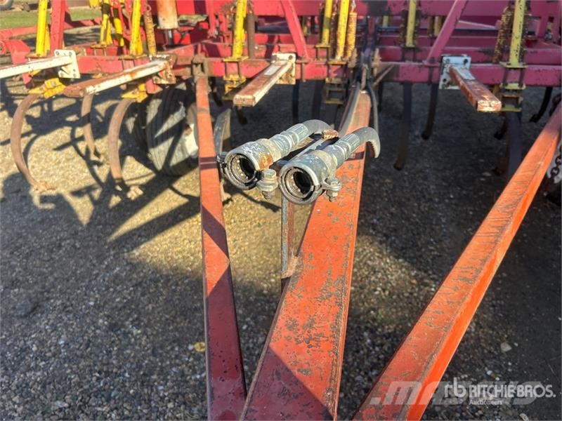 Bourgault Commander 46-50 50 ft Chisel Plow Chisel ploughs