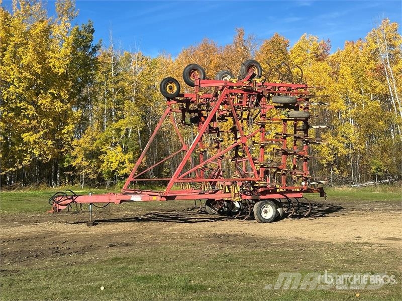 Bourgault Commander 46-50 50 ft Chisel Plow Chisel ploughs