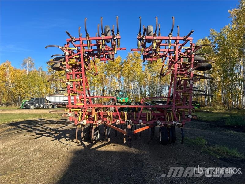 Bourgault Commander 46-50 50 ft Chisel Plow Chisel ploughs