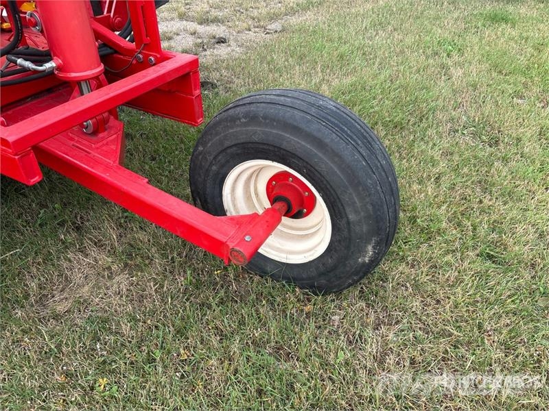 Bourgault Tillage Tools WC-M 3000 30 ft Weed Clipper Sonstige Landmaschinen