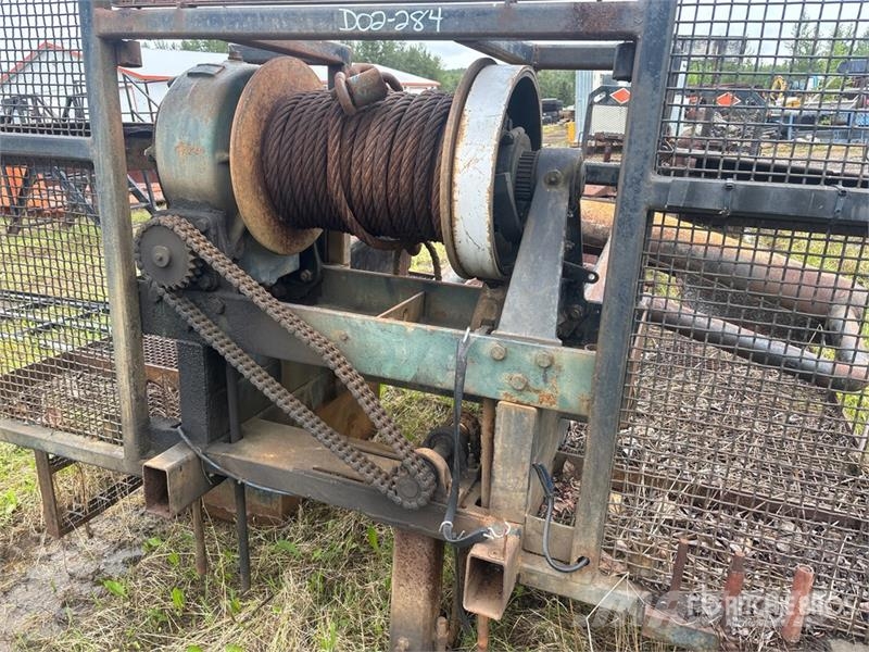 Braden 45000 lb Headache Rack And Winch Montacargas y elevadores de material
