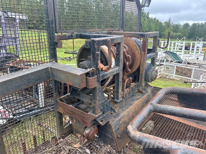 Braden 45000 lb Headache Rack And Winch Montacargas y elevadores de material