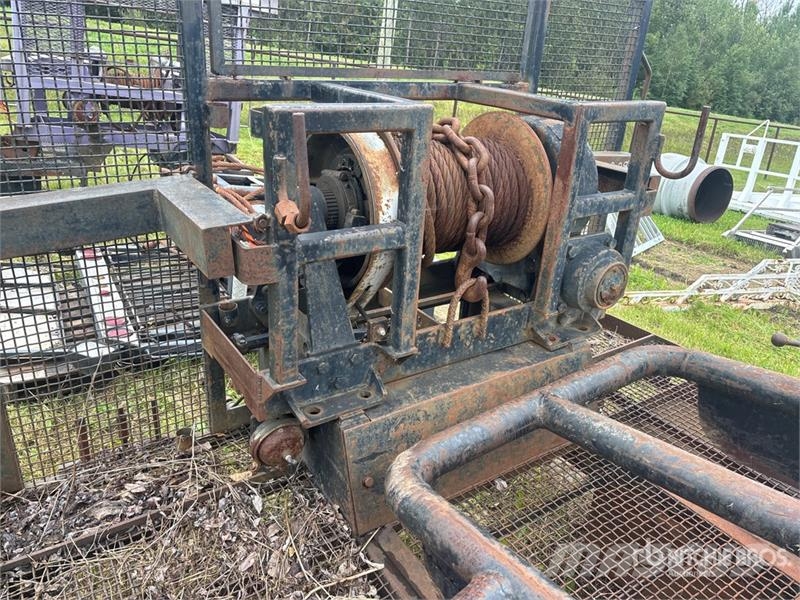 Braden 45000 lb Headache Rack And Winch Montacargas y elevadores de material