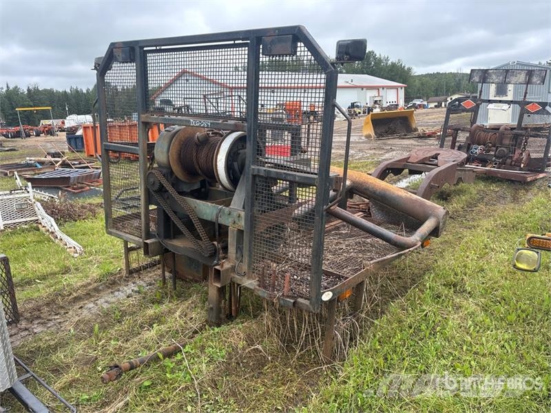 Braden 45000 lb Headache Rack And Winch Montacargas y elevadores de material