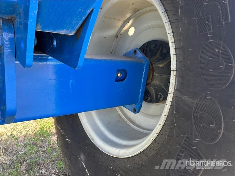 Brandt 1020XR 1000 bu S/A Grain Cart مقطورة حبوب