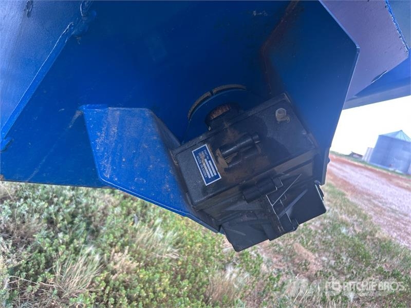 Brandt 1020XR 1000 bu S/A Grain Cart مقطورة حبوب