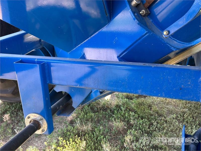 Brandt 1020XR 1000 bu S/A Grain Cart مقطورة حبوب