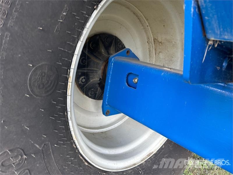 Brandt 1020XR 1000 bu S/A Grain Cart مقطورة حبوب