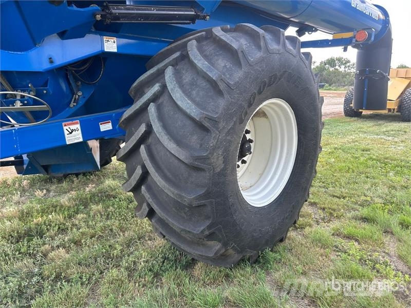 Brandt 1020XR 1000 bu S/A Grain Cart مقطورة حبوب