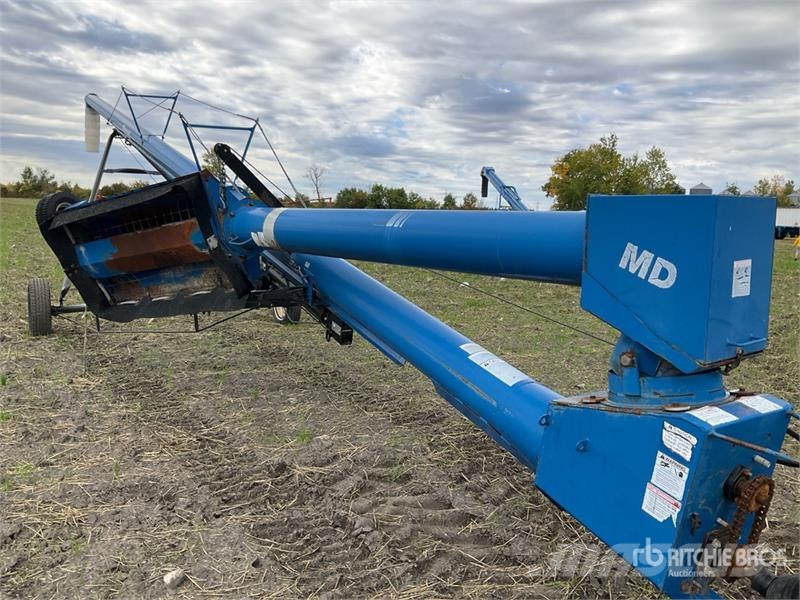 Brandt 1050 10 in x 50 ft Swing Grain Auger Perdavimo įranga