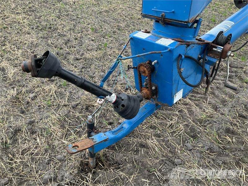 Brandt 1050 10 in x 50 ft Swing Grain Auger Perdavimo įranga