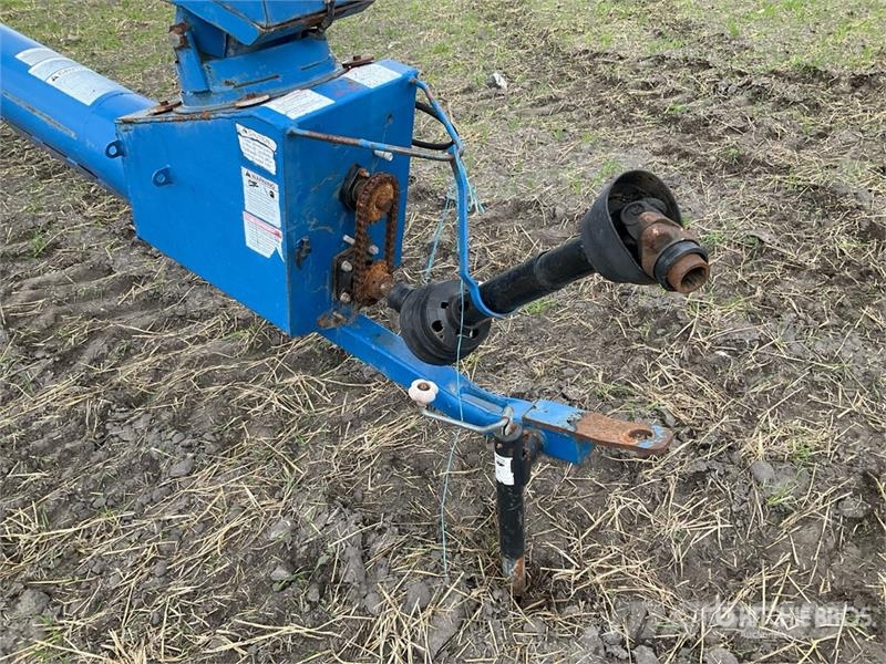 Brandt 1050 10 in x 50 ft Swing Grain Auger Perdavimo įranga