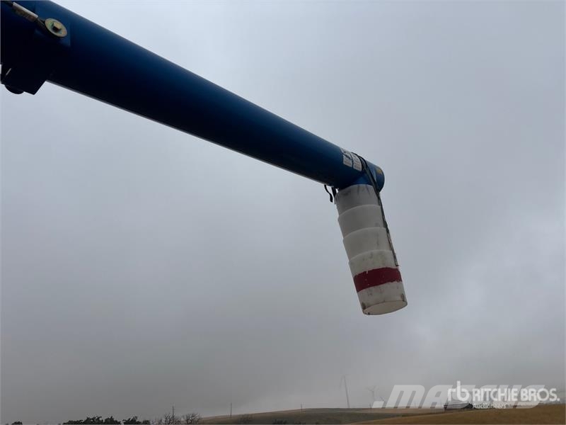 Brandt 1070 10 in x 70 ft Swing Grain Auger Material de transporte