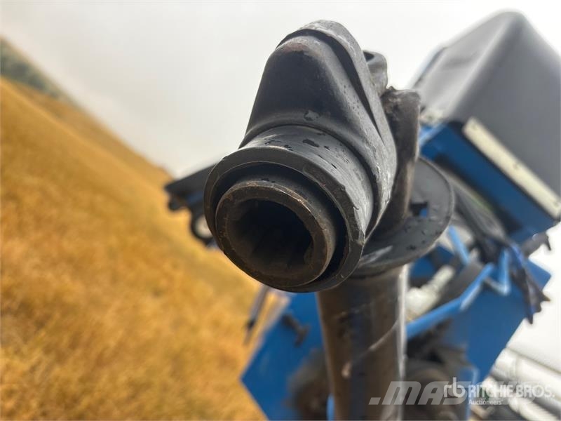Brandt 1070 10 in x 70 ft Swing Grain Auger Material de transporte