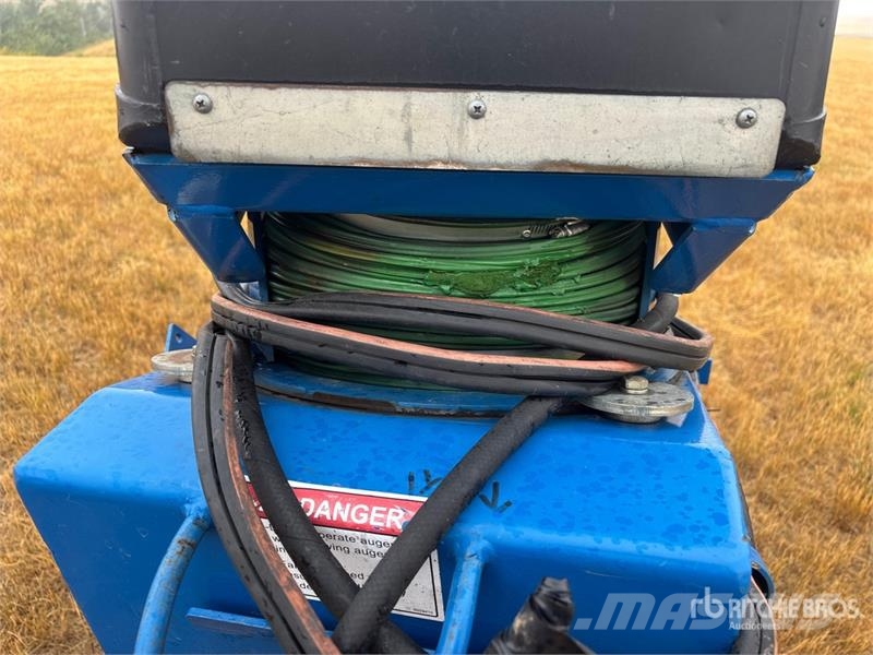 Brandt 1070 10 in x 70 ft Swing Grain Auger Material de transporte