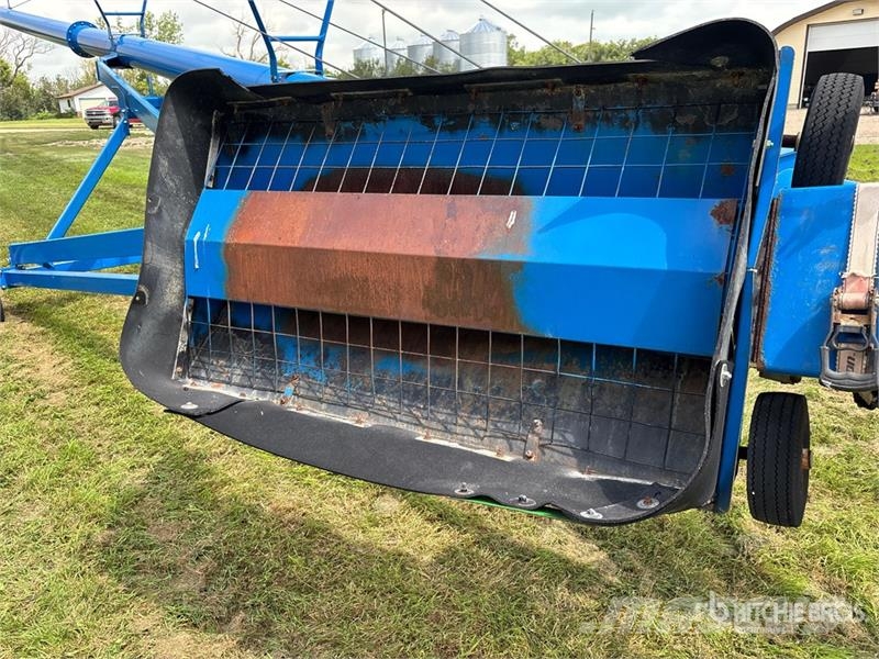 Brandt 1070 10 in x 70 ft Swing Grain Auger Material de transporte