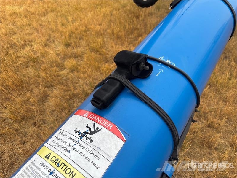 Brandt 1070 10 in x 70 ft Swing Grain Auger Material de transporte