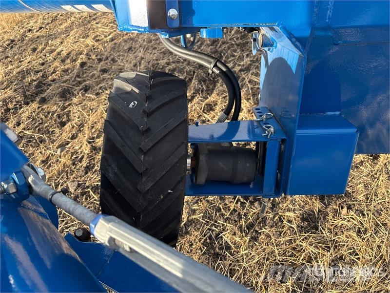 Brandt 1070 HP 10 in x 70 ft Swing Grain Auger Transportna oprema