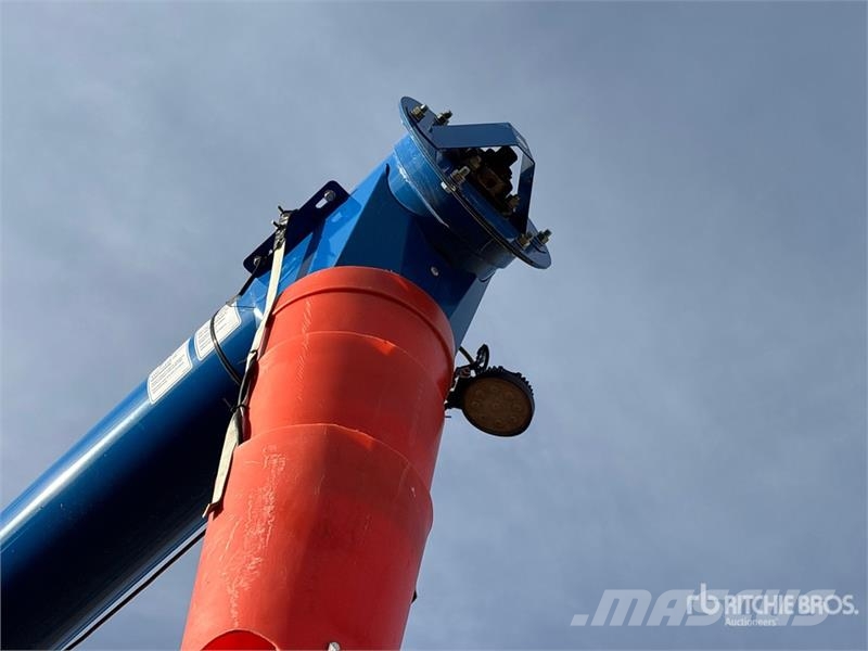 Brandt 1070 HP 10 in x 70 ft Swing Grain Auger Transportna oprema