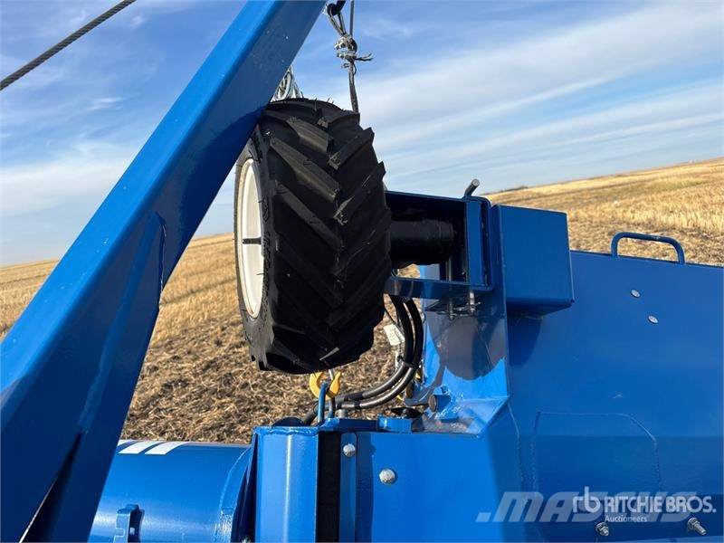 Brandt 1070 HP 10 in x 70 ft Swing Grain Auger Transportna oprema