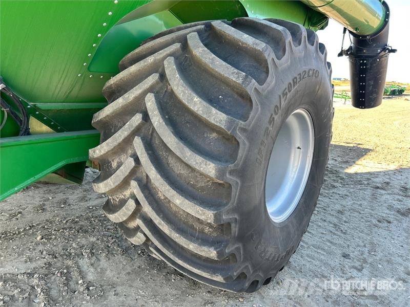 Brandt 1320XT 1320 bu S/A Grain Cart Viljavaunut