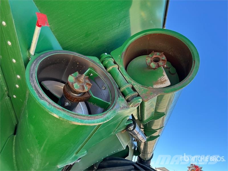 Brandt 1320XT 1320 bu S/A Grain Cart Viljavaunut