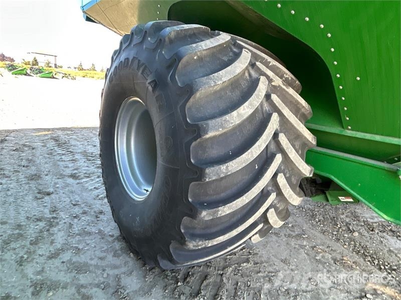 Brandt 1320XT 1320 bu S/A Grain Cart Viljavaunut