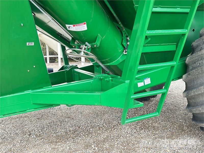 Brandt 1322XR 1300 bu S/A Grain Cart Reboques de grãos e silagem